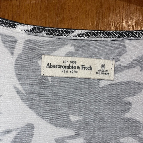 •ABERCROMBIE&FITCH•NWOT BLACK & WHITE V-NECK FLORAL 3/4 SLEEVE DRESS SIZE MEDIUM - Picture 8 of 9